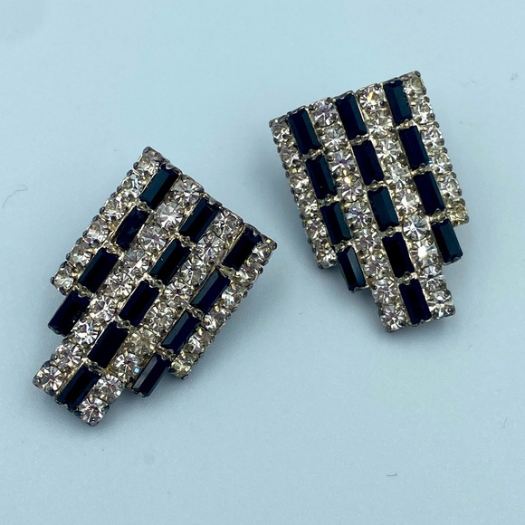 Black and White Costume Jewelry Earrings - Picture 2 of 2